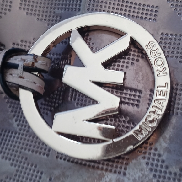 Michael Kors shiney gold bag - Picture 5 of 14